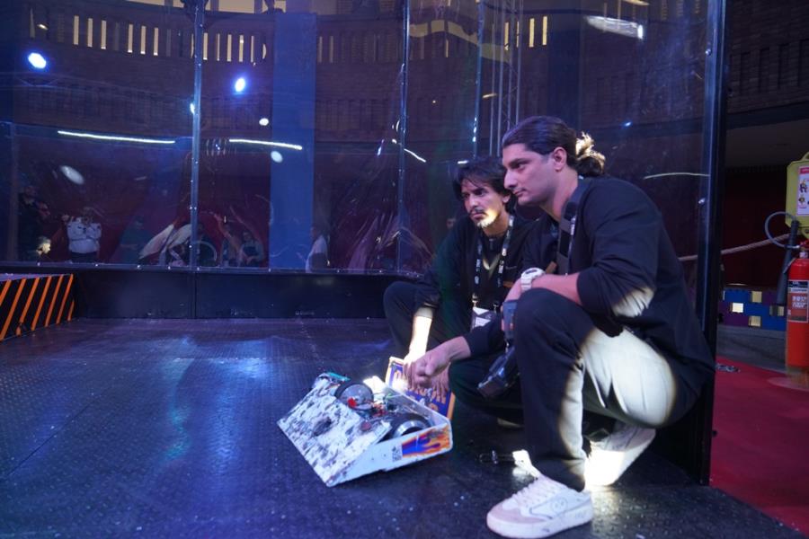 غول‌های فلزی بیدار می‌شوند؛ نبرد تماشایی ربات‌های جنگجوی ۶۰ کیلویی
